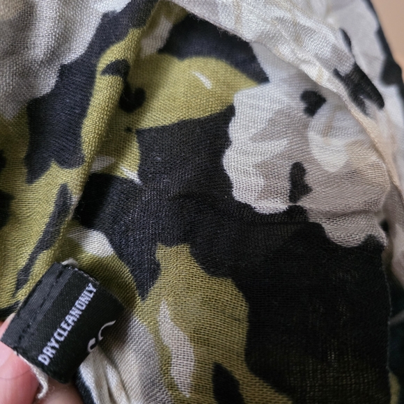 Floral Patterned Scarf - Picture 7 of 7